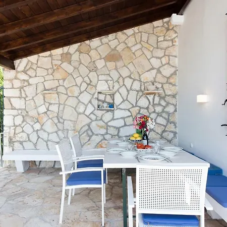 Aquila Villa
