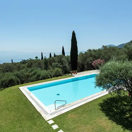 Aquila Villa